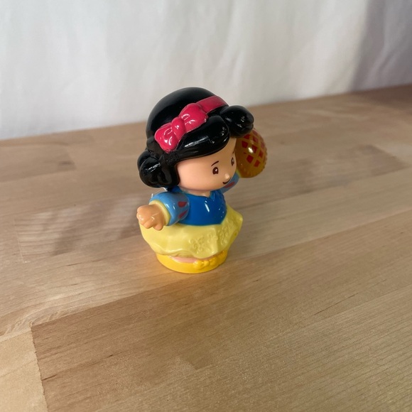 Little People Disney Princess Snow White with pie - Picture 2 of 4